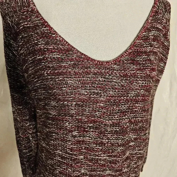 Oversized Sweater with Open Back - Picture 4 of 5